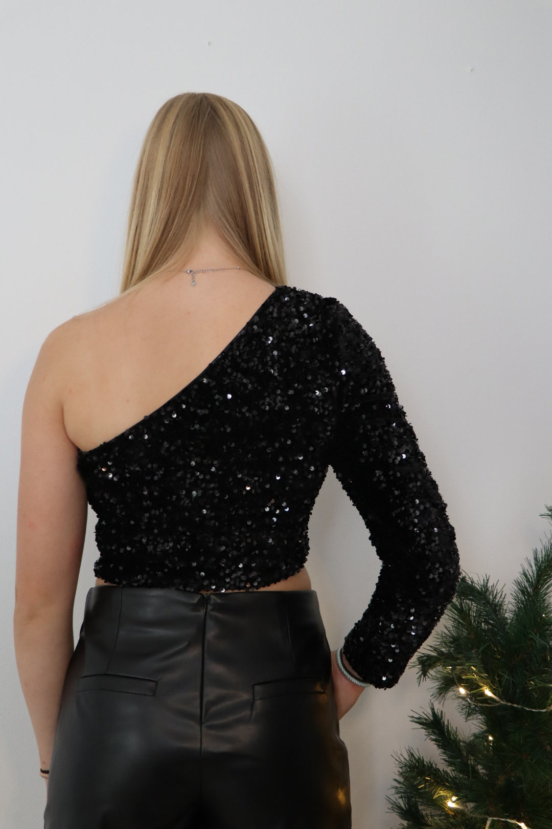 One-shoulder top met pailletten
