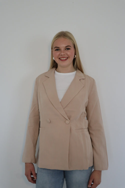 Beige blazer met dubbele knoopsluiting en getailleerde pasvorm