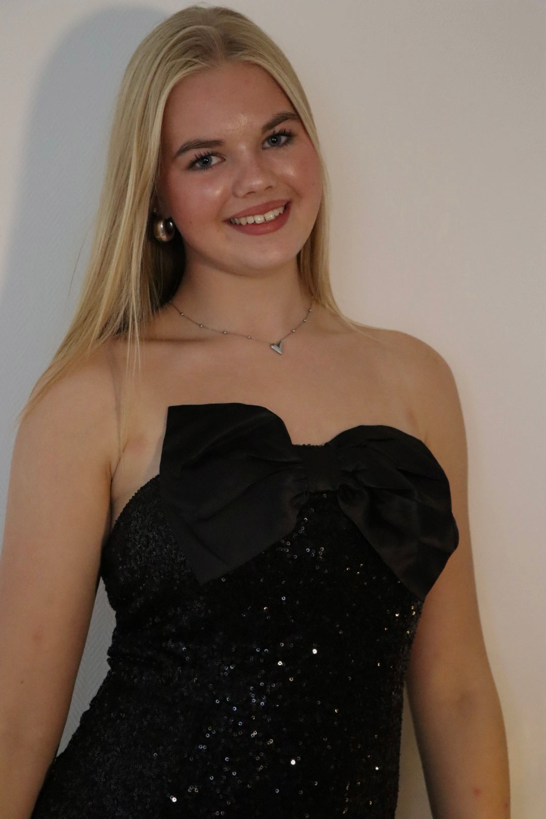 Strapless mini-jurk met pailletten en strikdetail