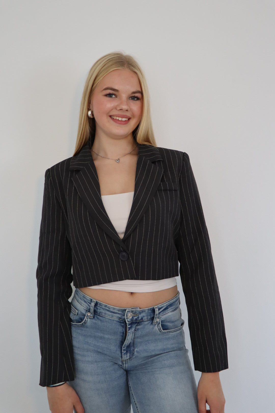 Gestreepte korte blazer grijs