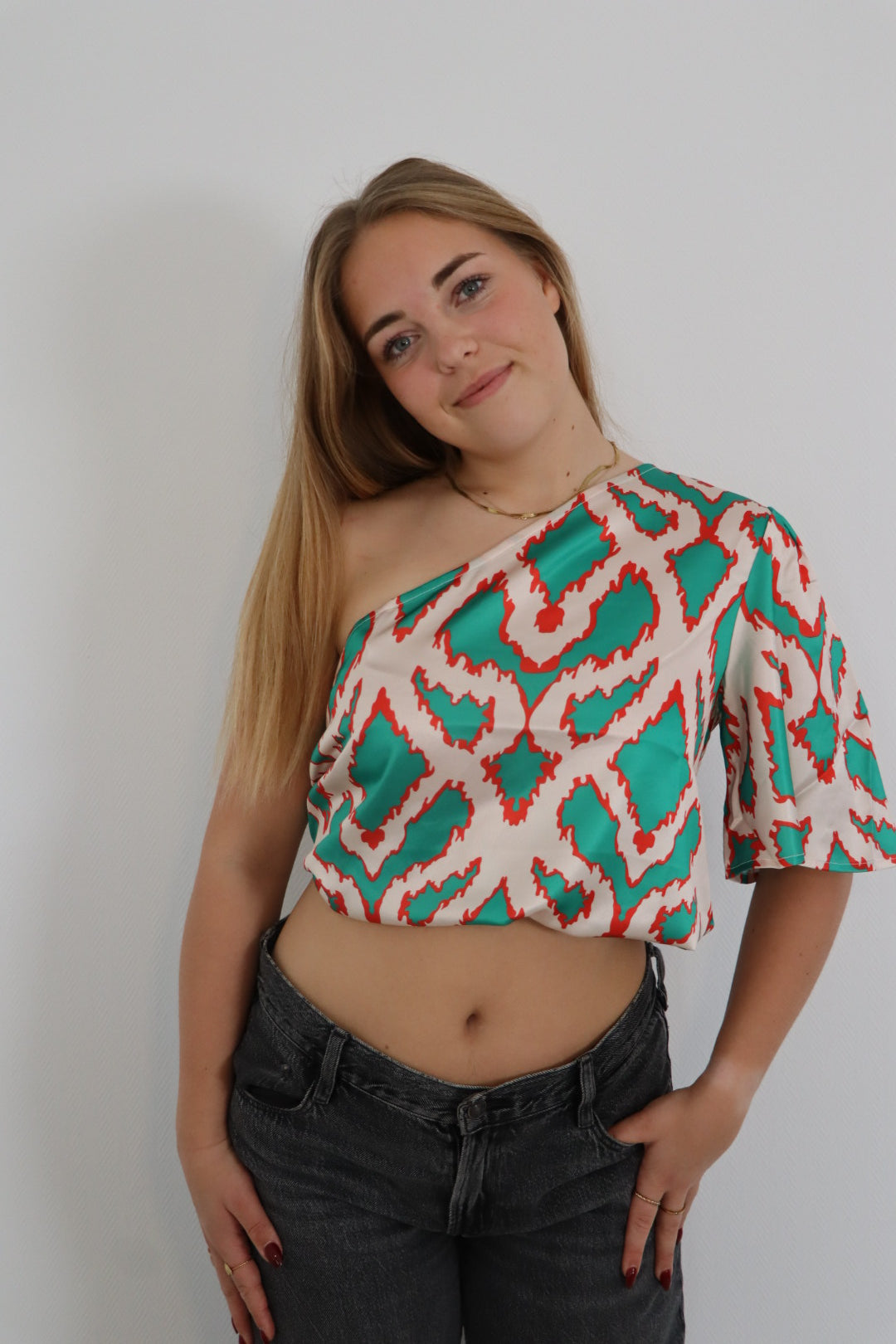 One-shoulder top met geometrische print