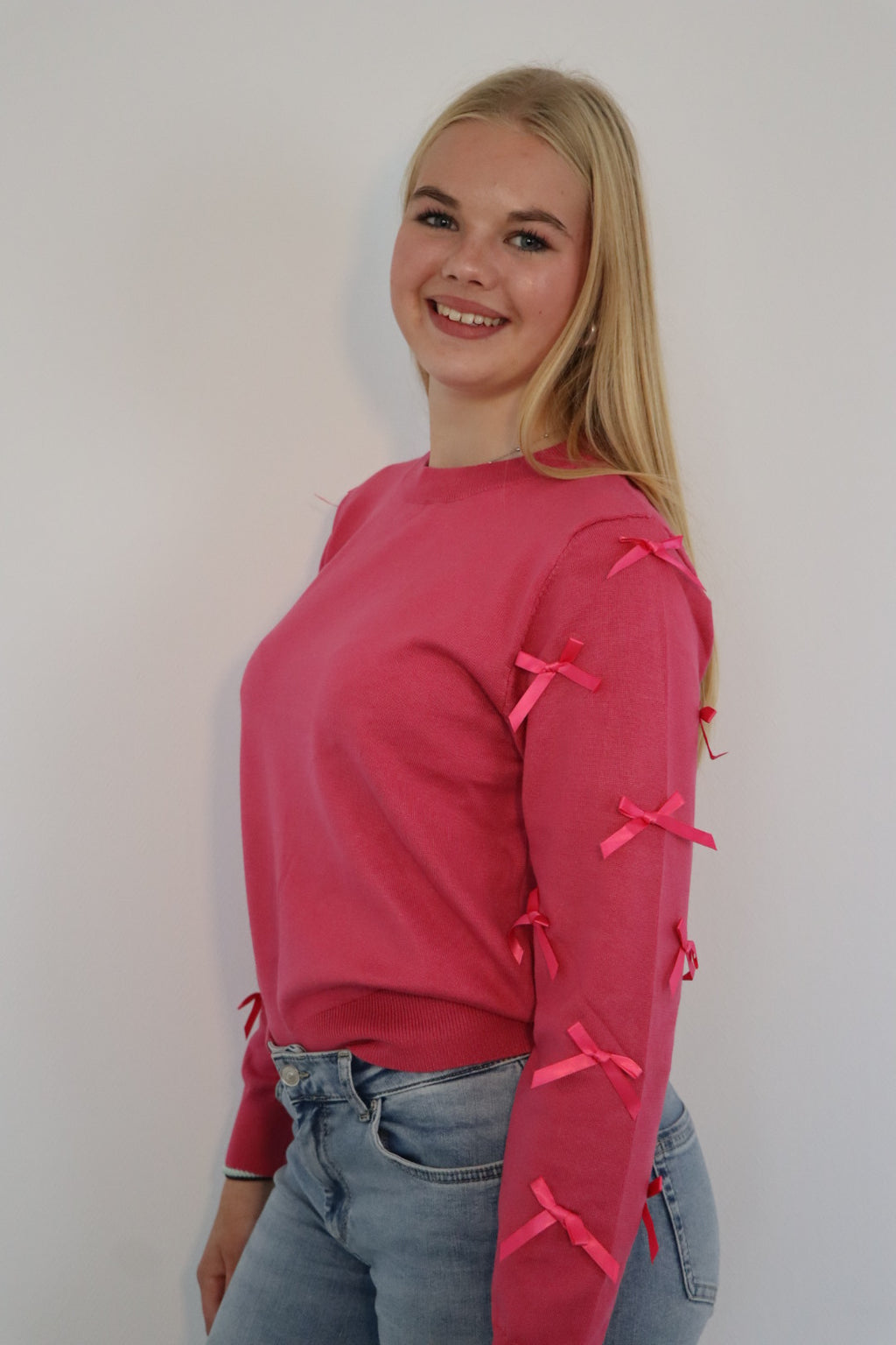Gebreide trui met strikdetail en slim fit pasvorm roze